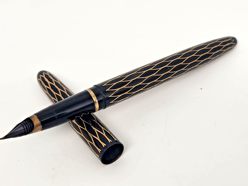 Vinatge Lady Sheaffer Fountain Pen - Black And Gold